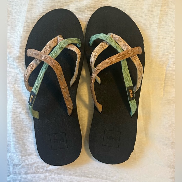 NWOT Teva Multicolor Strappy Sandals - Picture 2 of 4